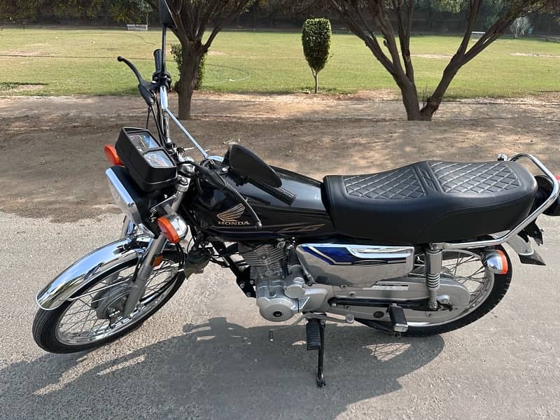 honda 125 black clr 0