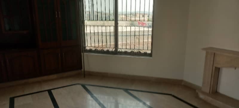 Kanal Upper Portion In Low Rent 1