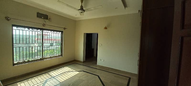 Kanal Upper Portion In Low Rent 6