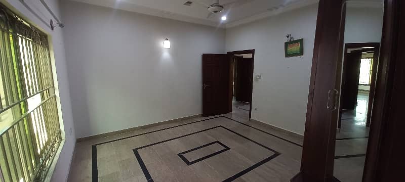 Kanal Upper Portion In Low Rent 10