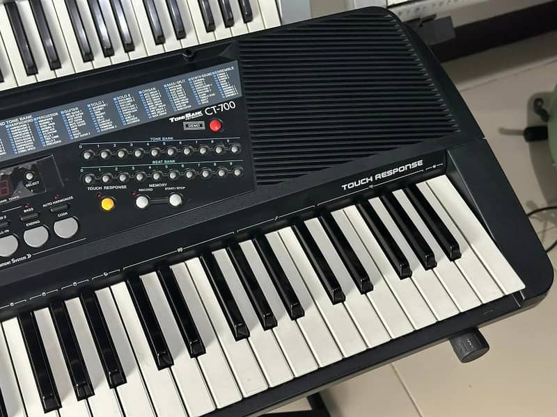 Casio CT-700 Tonebank Piano Keyboard Organ 61 Keys Touch Response 1