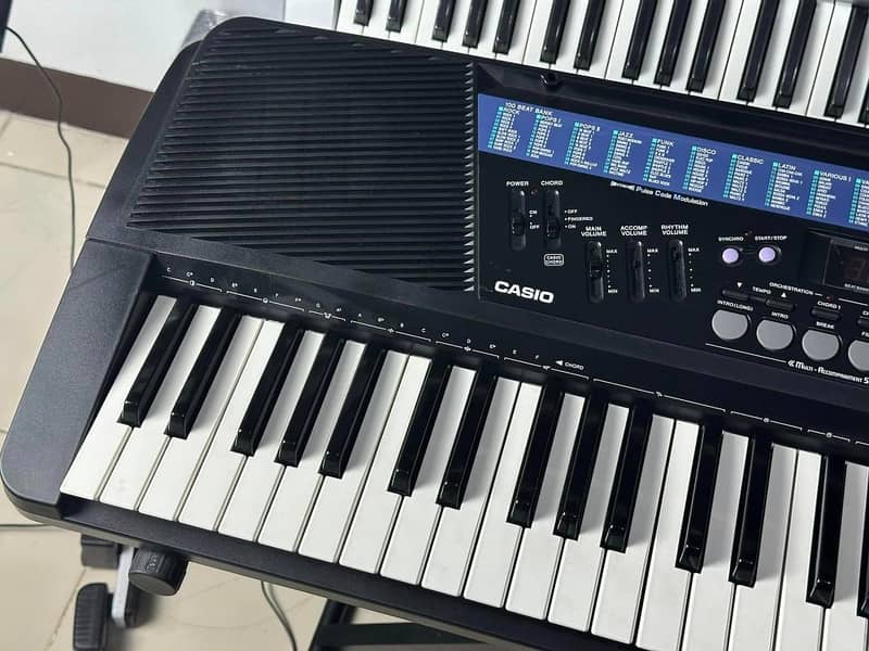 Casio CT-700 Tonebank Piano Keyboard Organ 61 Keys Touch Response 3