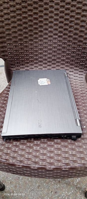 HP core i5 4 64 latitude 3