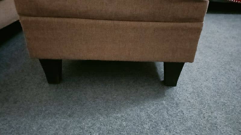 L shape sofa available for Sale 3