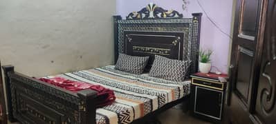 Bed set / bedroom furniture side tables and dressing