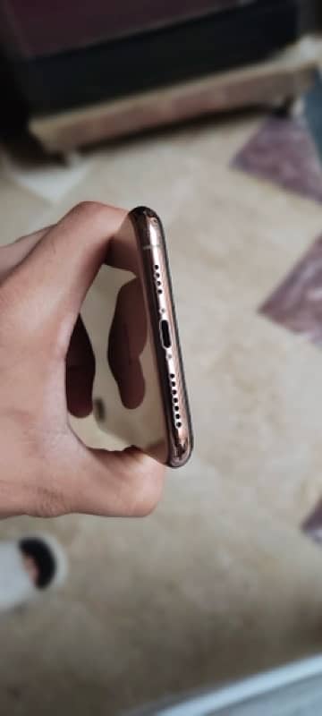 iPhone XS Max 6