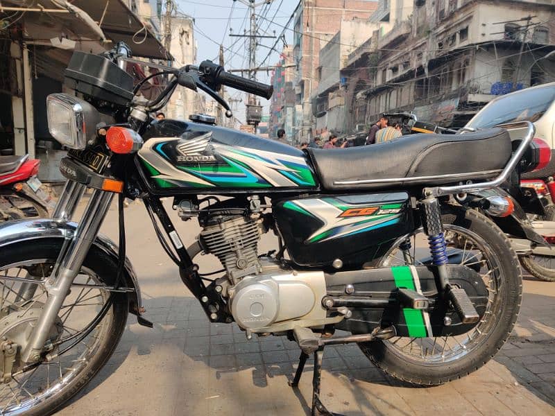 honda CG 125 black colour lush condition 0