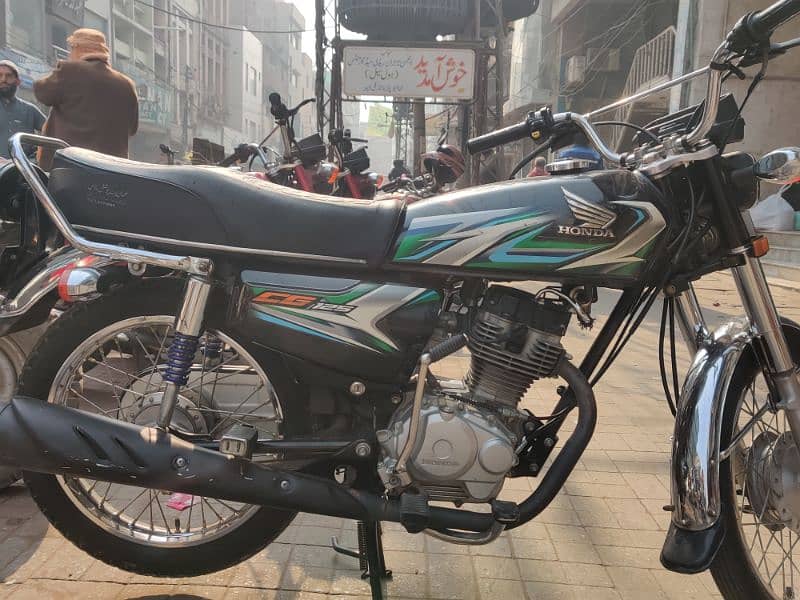 honda CG 125 black colour lush condition 3