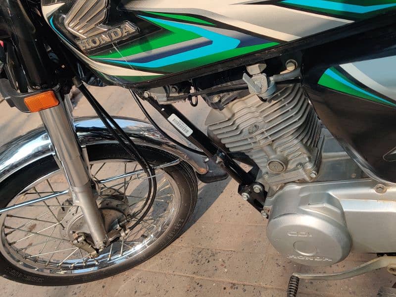 honda CG 125 black colour lush condition 5