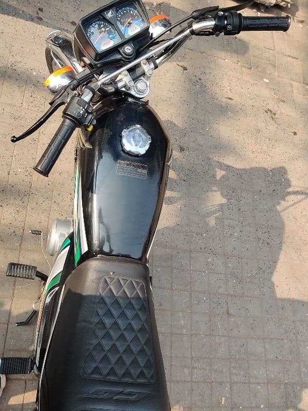 honda CG 125 black colour lush condition 6