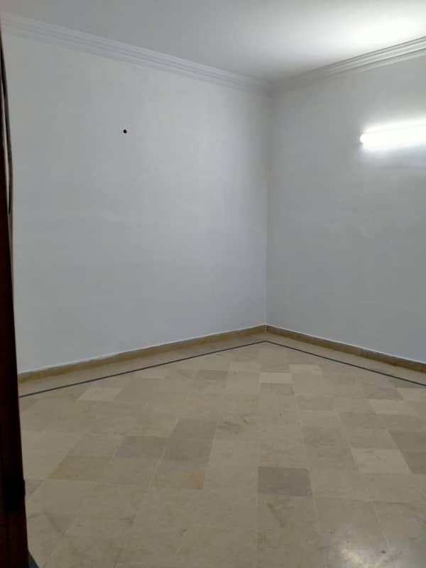 independent 240 yards bungalow for rent in johar 8