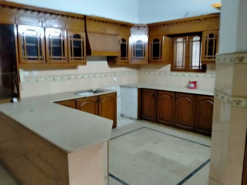 independent 240 yards bungalow for rent in johar 10