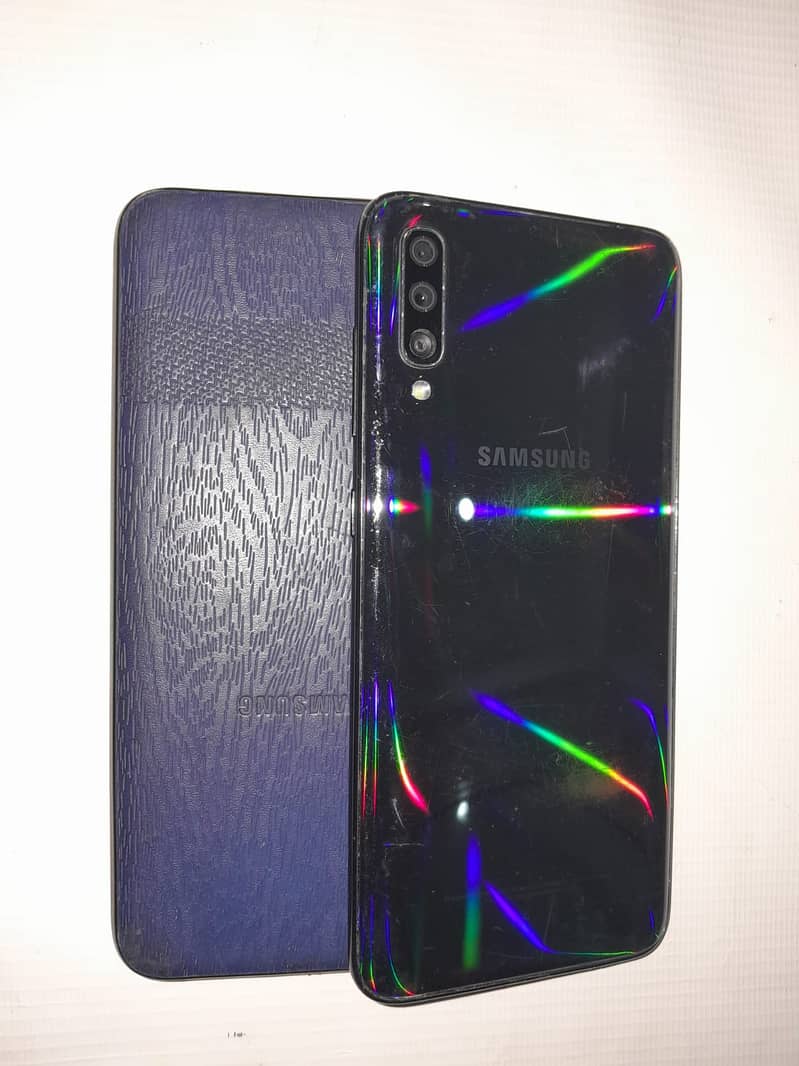 Samsung Galaxy A70 Imported (Screen Issue) Sale 17,000 0