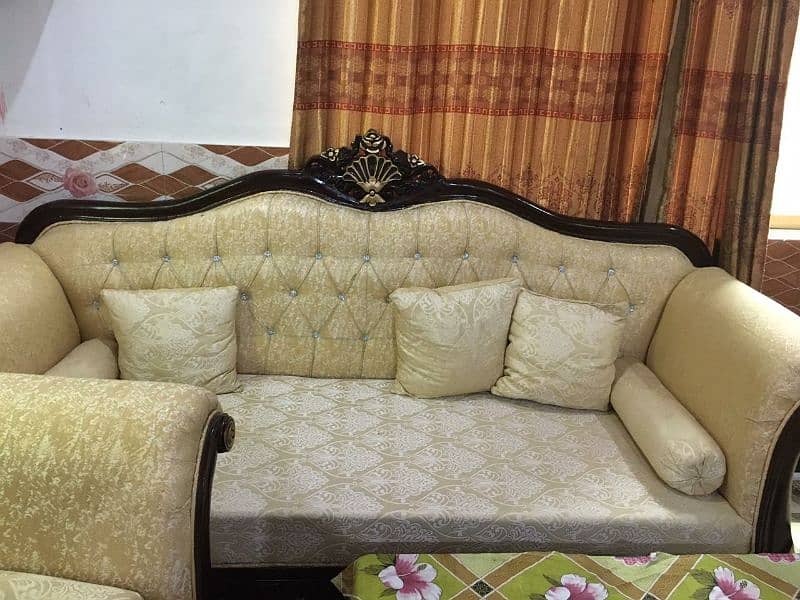 7 seater Chanoti Sofa 1