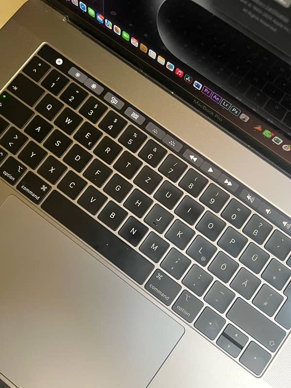 Macbook pro 2018 i9 15 inch 6