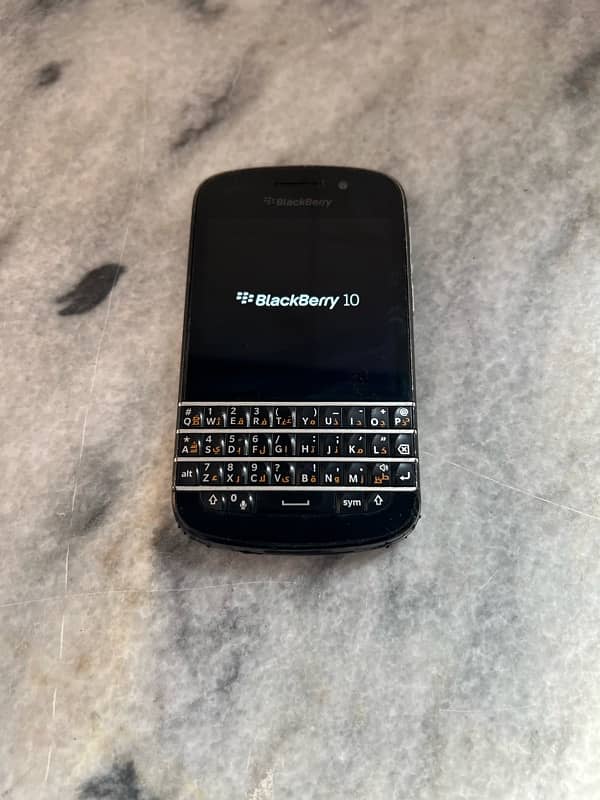 BlackBerry Q10 available 0