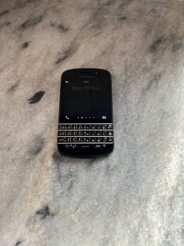 BlackBerry Q10 available 1