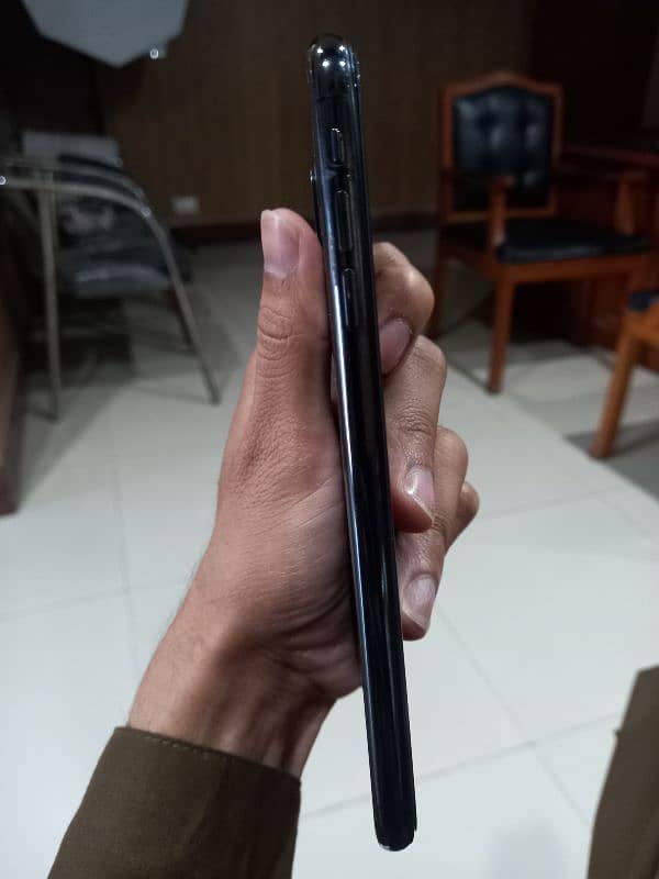 iPhone XS Max 64GB PTA Approved 5