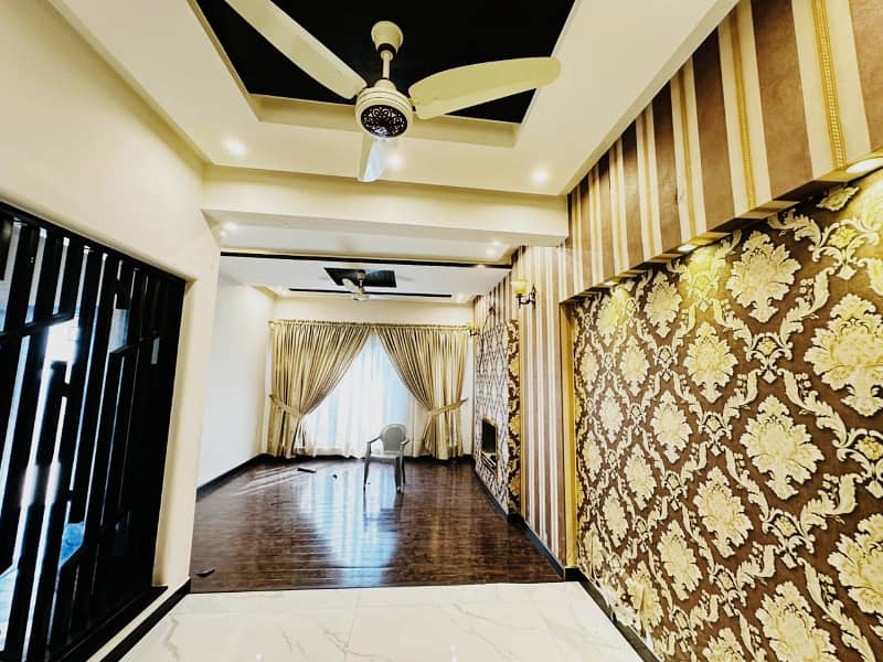 10 Marla House for sale in Paragon City imperial 4