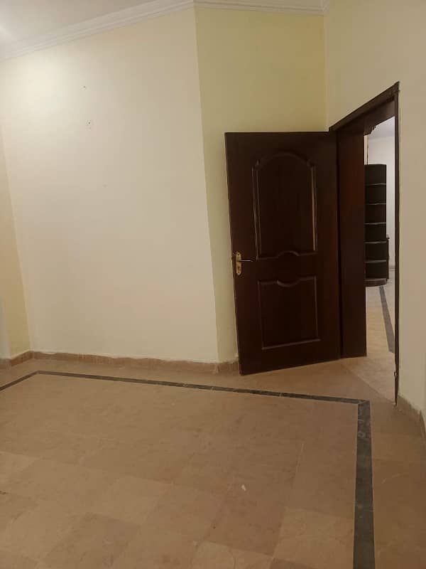 1 KANAL LOWER PORTION AVAILABLE FOR RENT IN VALANCIA HOUSING SOCIETY 5