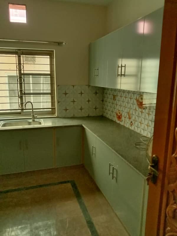 10 MARLA UPPER PORTION AVAILBLE FOR RENT IN MUHAFIZ TOWN PHASE 2 11