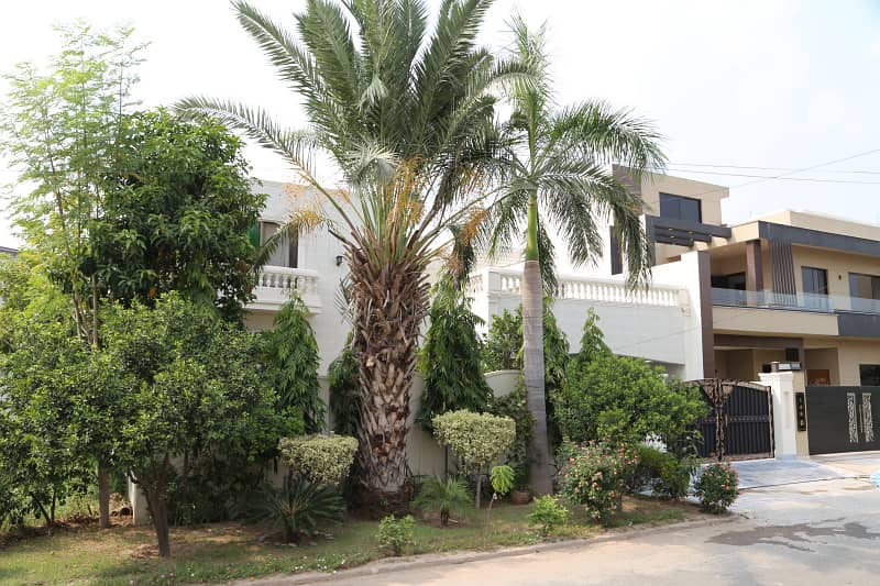 20 Marla Fully Luxury House For Sale In Main Canal Bank Road Izmir Town, Block D, Lahore. 2