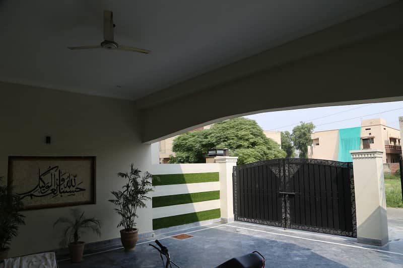 20 Marla Fully Luxury House For Sale In Main Canal Bank Road Izmir Town, Block D, Lahore. 3