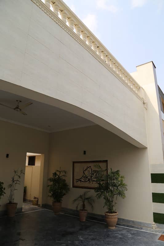 20 Marla Fully Luxury House For Sale In Main Canal Bank Road Izmir Town, Block D, Lahore. 7