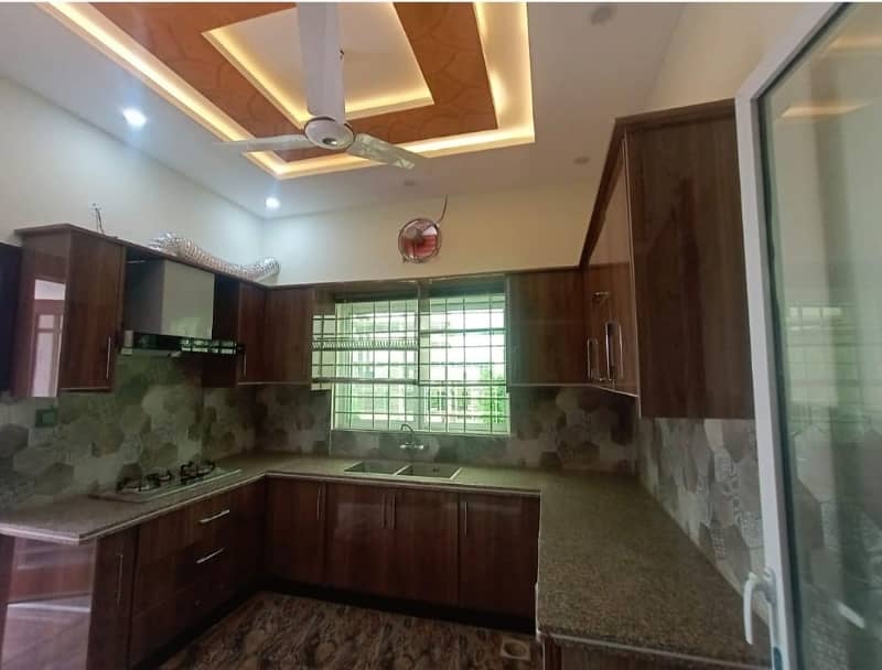 10 Marla beautiful corner house upper portion Available for rent in Dha phase 2 Islamabad 4