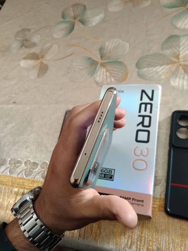 Infinix zero 30 4g 8/256 with 2 months warranty condition 10/9.5 9