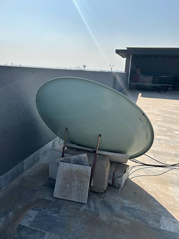 2 Dish antennas along with a receiver 3