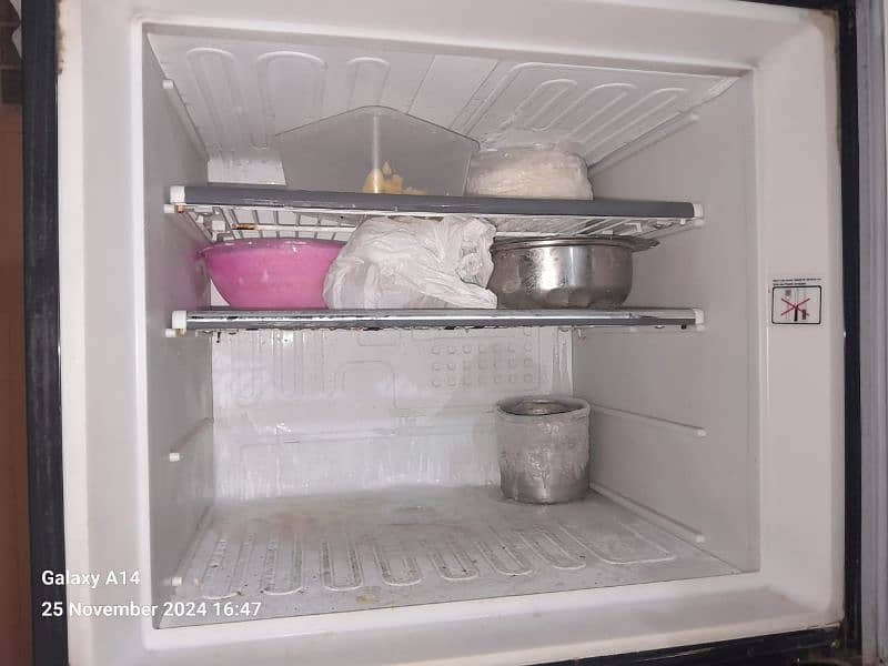 Fridge Sale in Working Condition 10/8 5