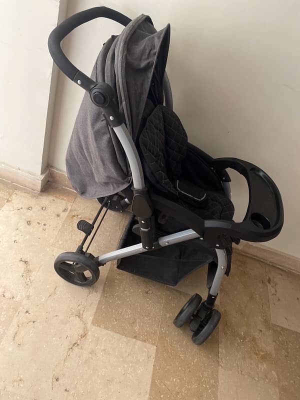 Stroller for sale condition 9/10. Brand Mom squad 1