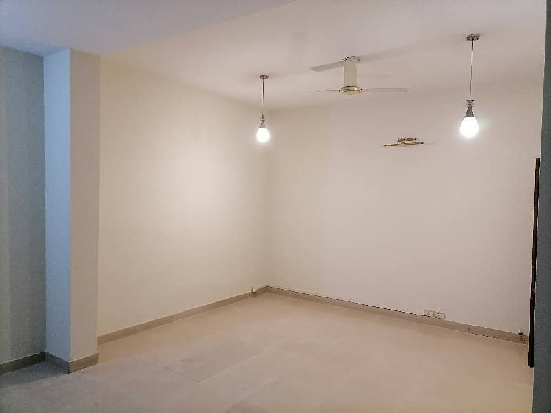 Spacious House Is Available For sale In Ideal Location Of Askari 10 0