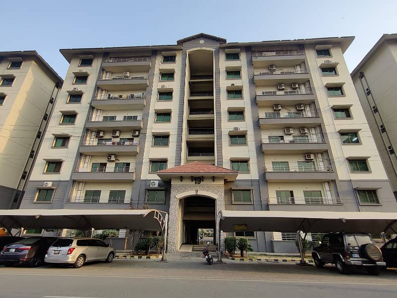 10 Marla old building Flat 7th Floor Available for sale 0