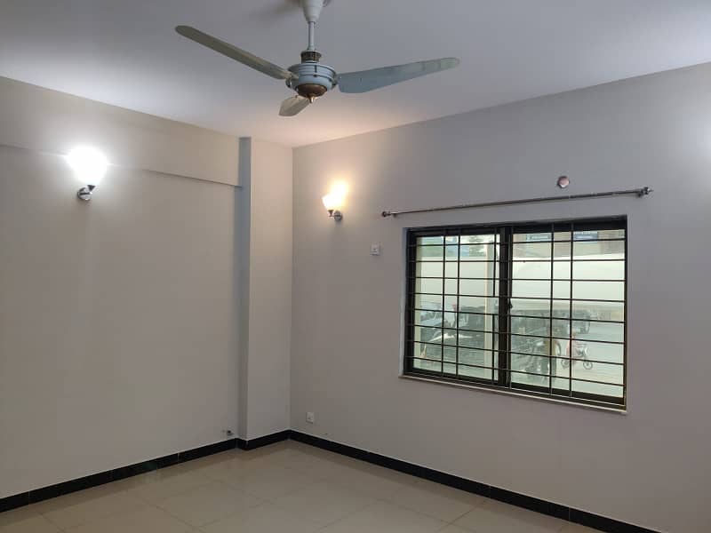 10 Marla old building Flat 7th Floor Available for sale 5