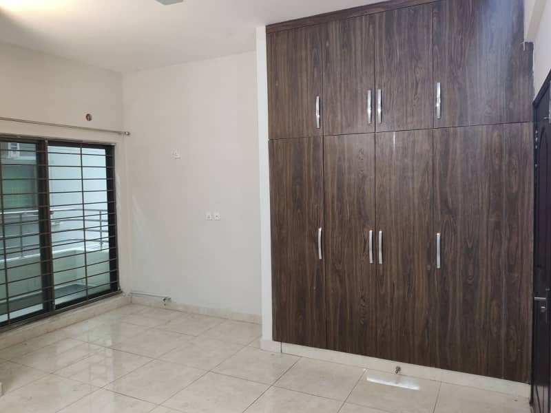 10 Marla old building Flat 7th Floor Available for sale 16