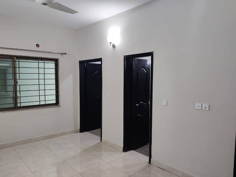 10 Marla old building Flat 7th Floor Available for sale 17