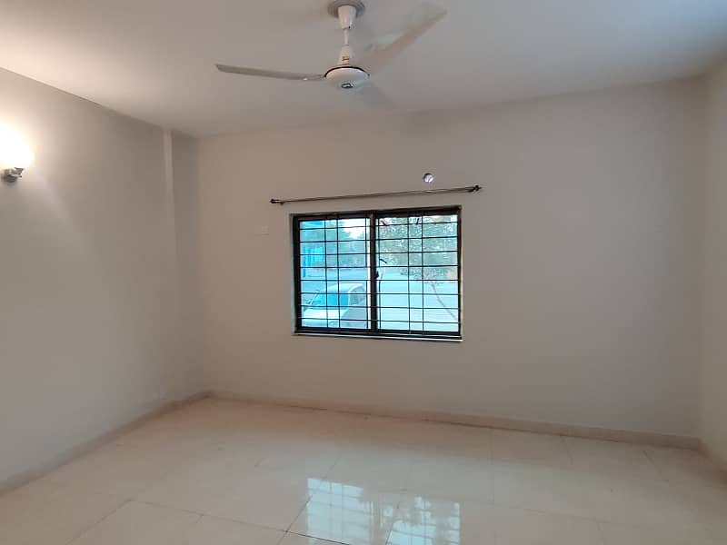 10 Marla old building Flat 7th Floor Available for sale 23