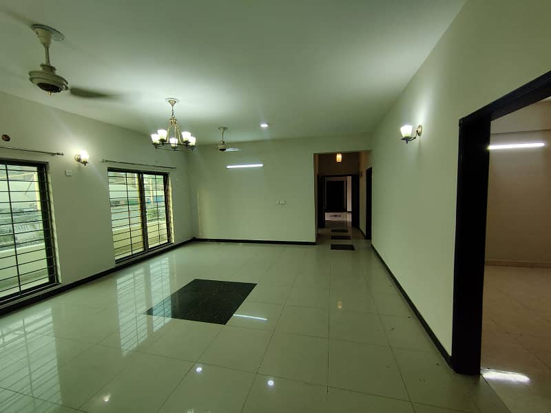 10 Marla old building Flat 7th Floor Available for sale 33