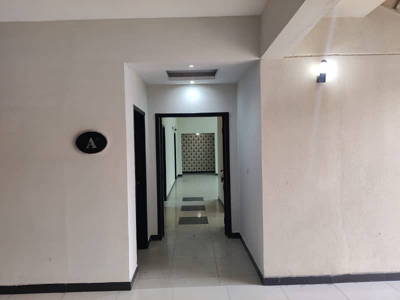 10 Marla old building Flat 6th Floor Available for sale 1