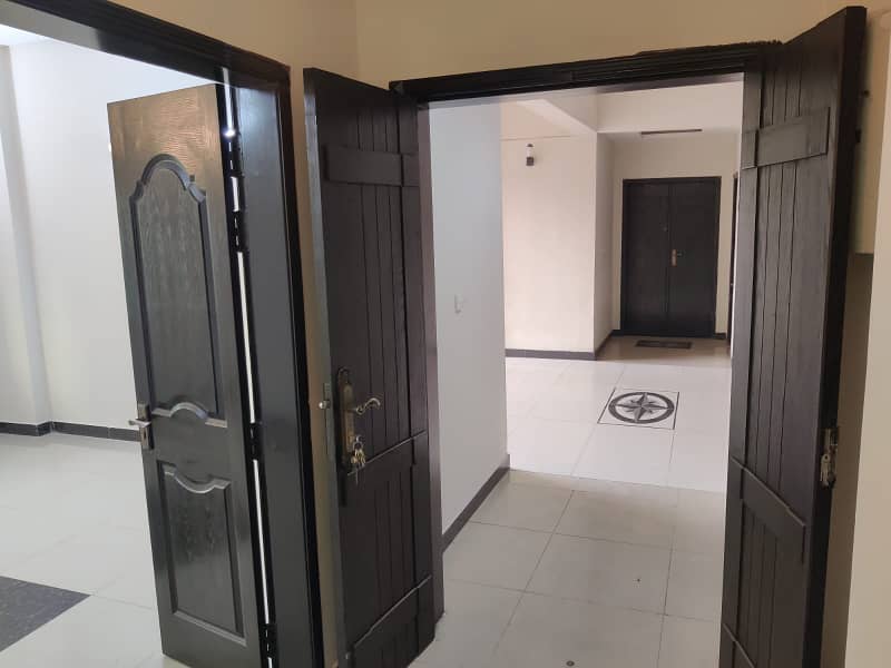 10 Marla old building Flat 6th Floor Available for sale 4