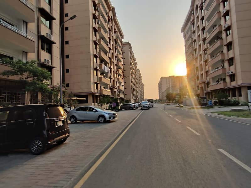 10 Marla old building Flat 6th Floor Available for sale 25