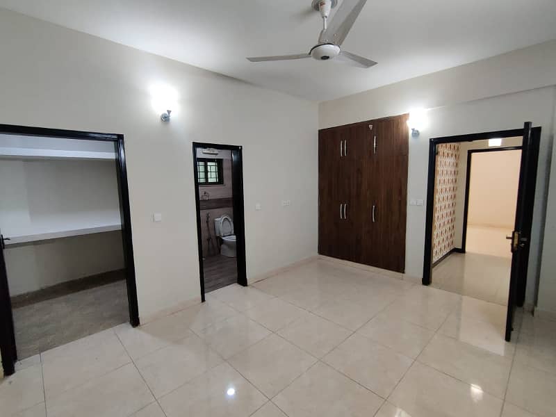 10 Marla old building Flat 6th Floor Available for sale 28