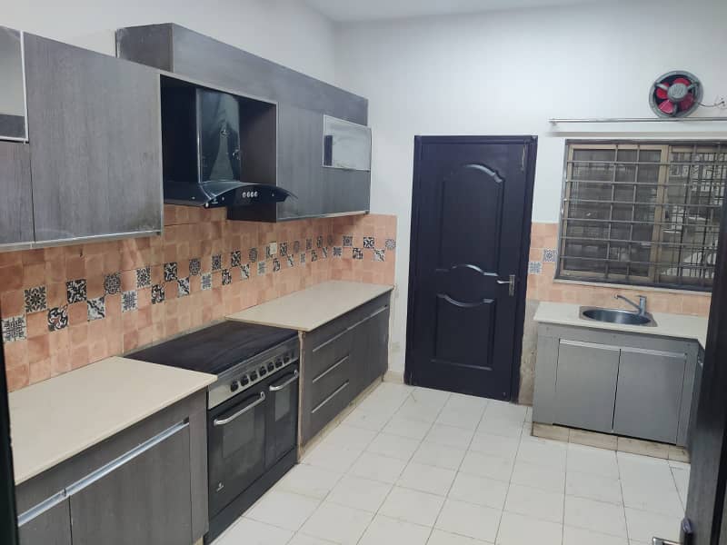 10 Marla old building Flat 4rth Floor Available for sale 7