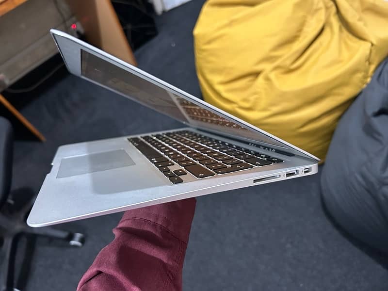 Macbook Air 2012 4/128gb 7