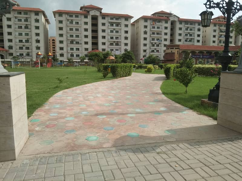 10 Marla Old Building Flat 6th Floor Available For Sale 2