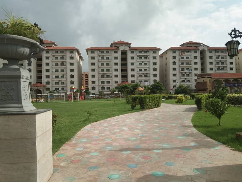 10 Marla Old Building Flat 6th Floor Available For Sale 4