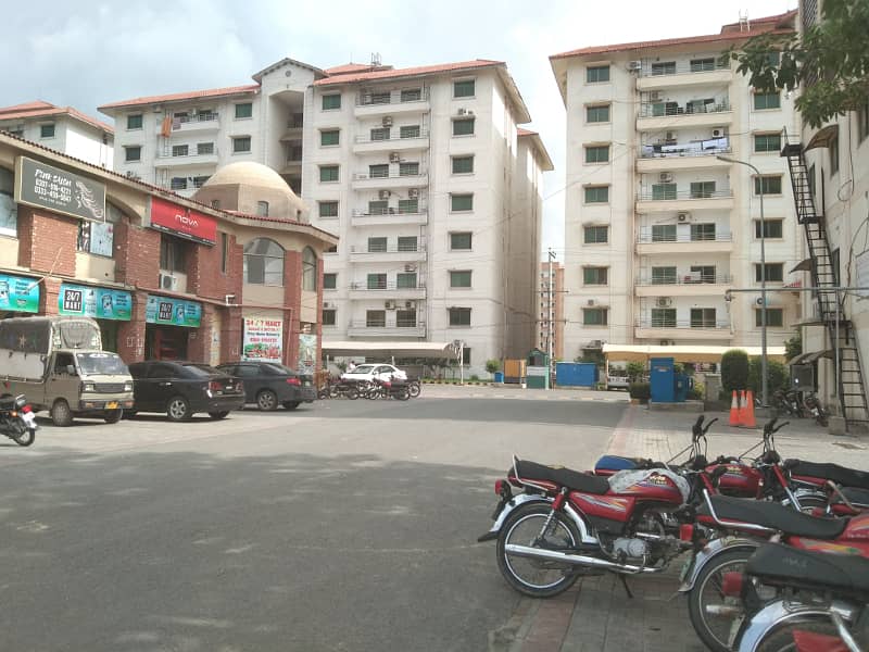 10 Marla Old Building Flat 6th Floor Available For Sale 7