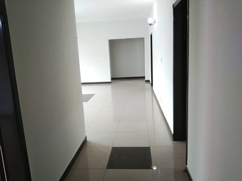 10 Marla Old Building Flat 6th Floor Available For Sale 14